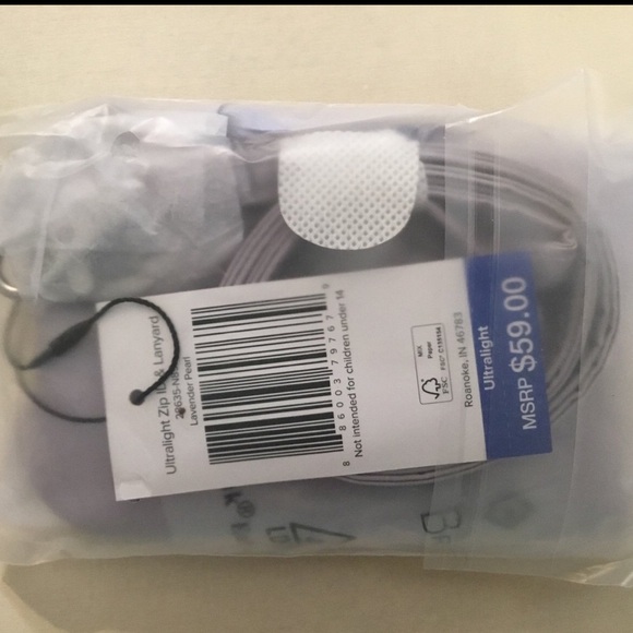 Vera Bradley Ultralight Zip ID Case & Lanyard Lavender Pearl - Picture 3 of 3